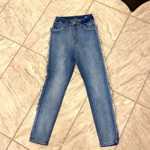 Super cute two toned jeans!